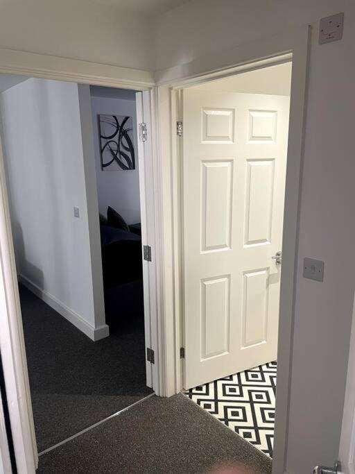 #6Bs 1 Bed Serviced Apartment Дерби Экстерьер фото