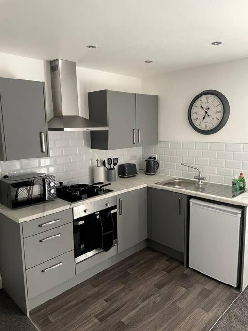 #6Bs 1 Bed Serviced Apartment Дерби Экстерьер фото
