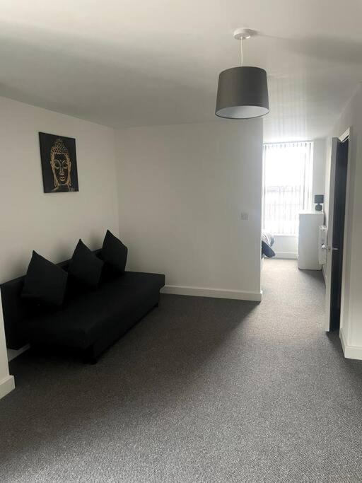#6Bs 1 Bed Serviced Apartment Дерби Экстерьер фото