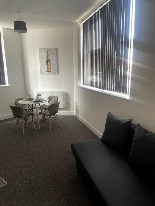 #6Bs 1 Bed Serviced Apartment Дерби Экстерьер фото