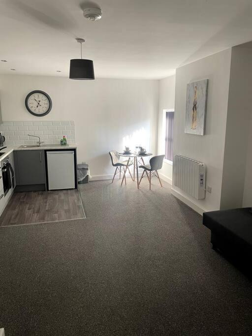 #6Bs 1 Bed Serviced Apartment Дерби Экстерьер фото