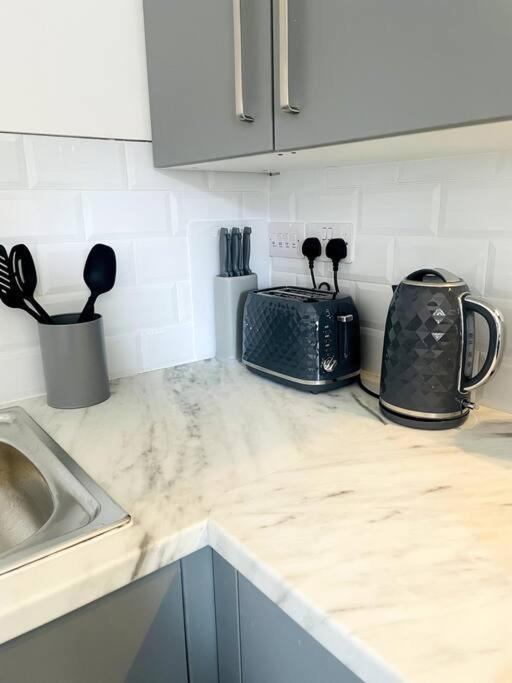 #6Bs 1 Bed Serviced Apartment Дерби Экстерьер фото