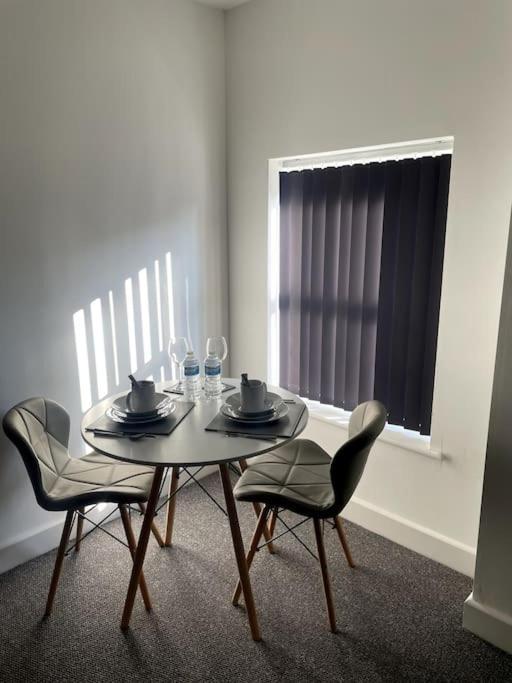 #6Bs 1 Bed Serviced Apartment Дерби Экстерьер фото
